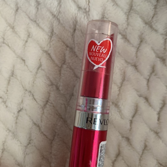 💄 Bright Red Revlon Lipstick - Picture 6 of 9